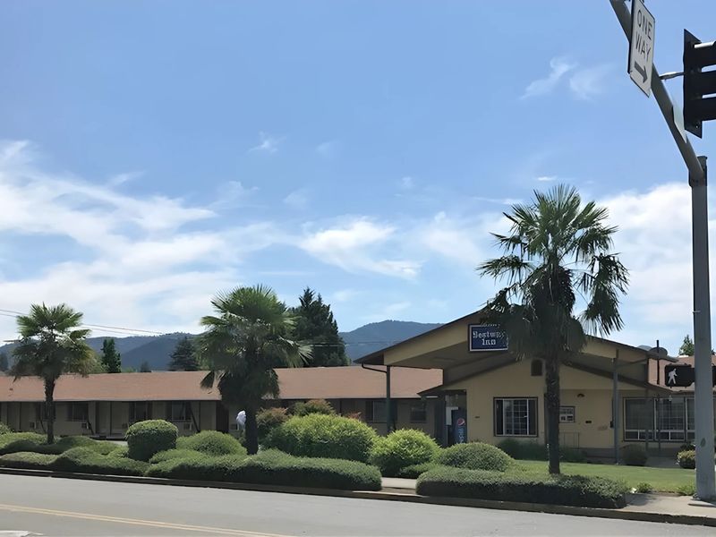 Bestway Inn seen from NE 6th Street, one minute off I-5
